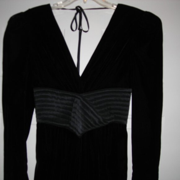WAYNE CLARK (Canadian designer) black velvet long evening GOWN, U.S. Size 6 - Picture 2 of 7